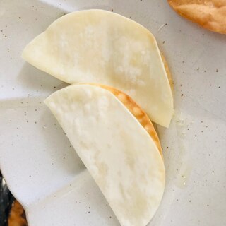 餃子の皮で★半折りマヨWチーズピザ